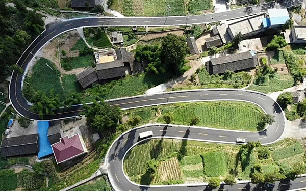 寶利一路黔行，助力“點(diǎn)亮”印江G352公路